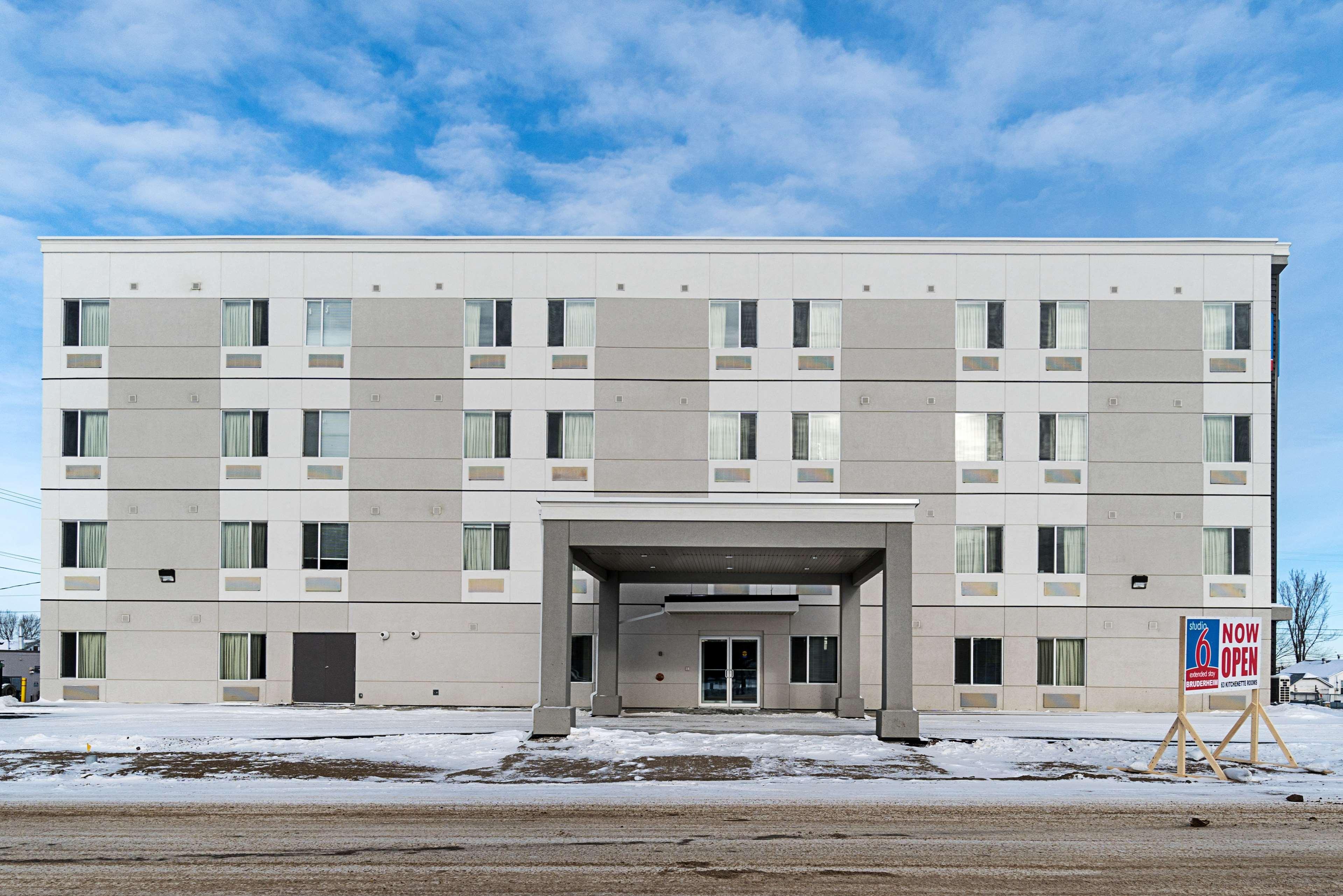 Studio 6-Bruderheim, Ab Exteriér fotografie
